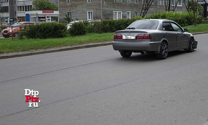 Петрозаводск, 28 июня 2017 года, 09-52. ДТП с участием легковых автомобилей Хонда (Honda Accord) и Хендай (Hyundai Solaris) произошло на пересечении Октябрьского проспекта и улицы Мурманская.