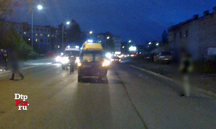 Петрозаводск, 4 октября 2017 года, 18-13.  ДТП с участием пешехода и легкового автомобиля Рено (Renault Kangoo) произошло на улице Шотмана, у дома №36.