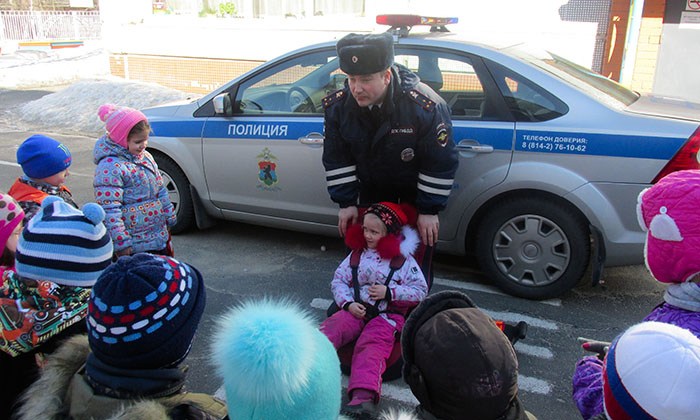Стартовала Всероссийская кампания «Пристегнись, Россия!».  Акция направлена на повышение безопасности пассажиров транспортных средств, особенно детей.