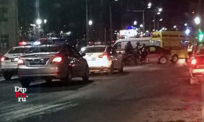 Петрозаводск, 4 декабря 2017 года, 06-28. ДТП с участием двух легковых автомобилей произошло на улице Шотмана, у дома №13а.