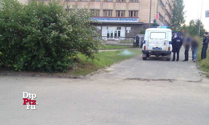 272nAcBt2EaWXE Петрозаводск, 15 июня 2018 года, 17-18.   Трагическое ДТП с участием пешехода и фургона произошло на улице Железнодорожная, в районе пересечения с Первомайским проспектом.
