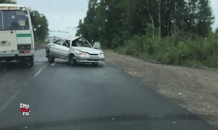 Петрозаводск, 24 июня 2018 года, 07-50.   ДТП с участием легкового автомобиля ВАЗ-2114 произошло на Лососинском шоссе, у дома №50, в районе пересечения с улицей Чистая.