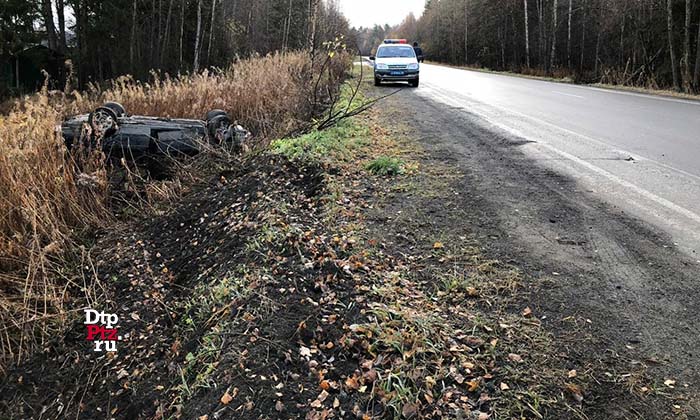 Прионежский район, 24 октября 2018 года, 08-00.  ДТП с участием легкового автомобиля БМВ (BMW) произошло на 21-м километре автодороги Р-19 "Петрозаводск - Ошта", в нескольких километрах перед селом Деревянное.