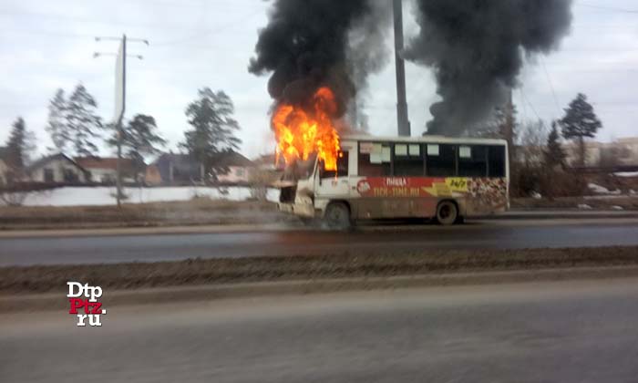 Петрозаводск, 16 апреля 2019 года, 07-15.  Пожар в пассажирском автобусе ПАЗ произошел на Лесном проспекте, в районе пересечения с улицей Хейкконена.