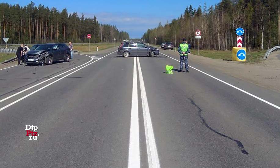 Прионежский район, 14 мая 2019 года, 08-50.   ДТП с участием автомобилей Форд и Хендай произошло на 13-м километре Суоярвского шоссе (второй километр автодороги "Подъезд к Петрозаводску").