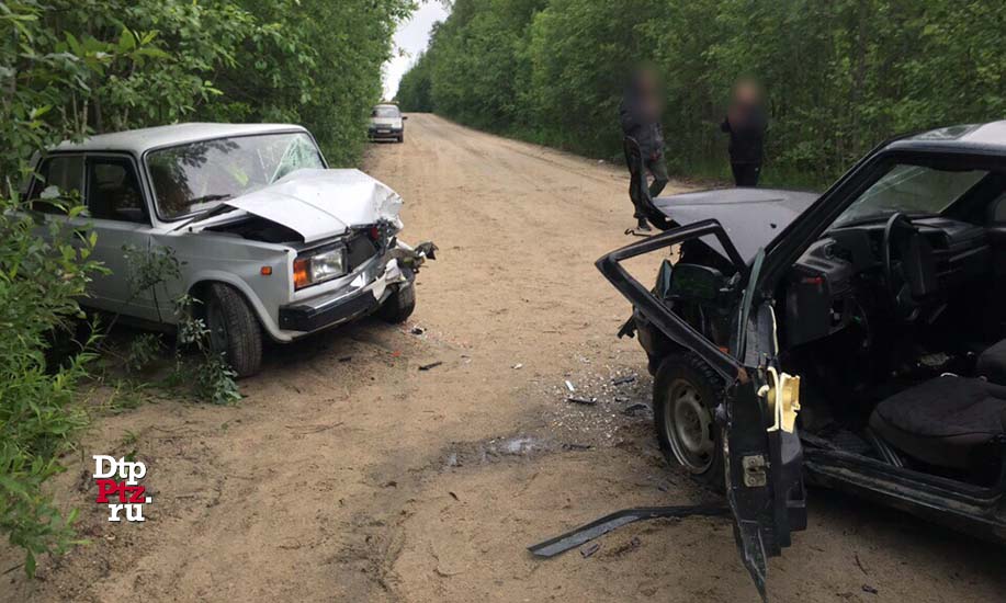 Муезерский район, 15 июля 2019 года, 00-10.   ДТП с участием легковых автомобилей ВАЗ-2109 и ВАЗ-2107 произошло в поселке Суккозеро.